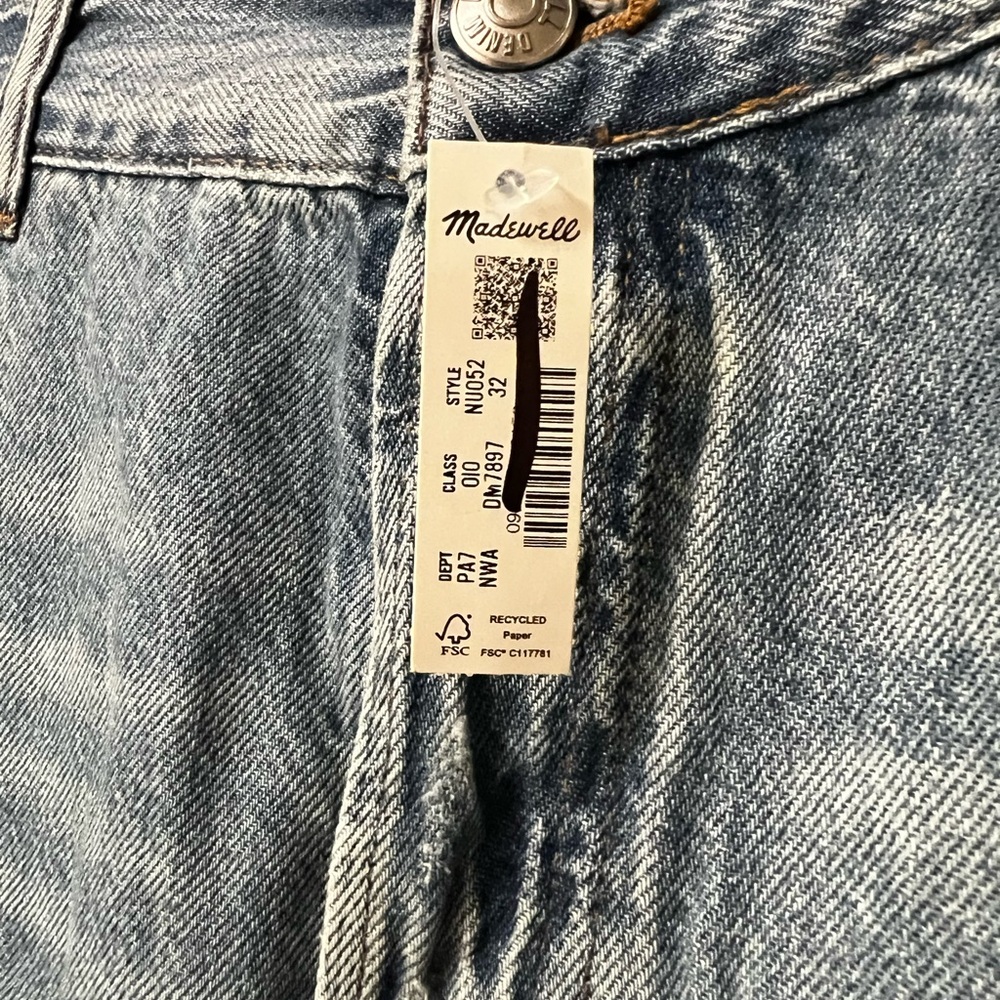Madewell The Dean Easy Straight Jean - Picture 7 of 7